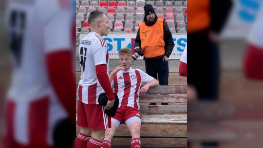 Der Held ist müde. Ausgelaugt sitzt Florian Zimmer nach seinem Kurzeinsatz auf der Bank im Wormatia-Stadion. Mit seinem Tor hat