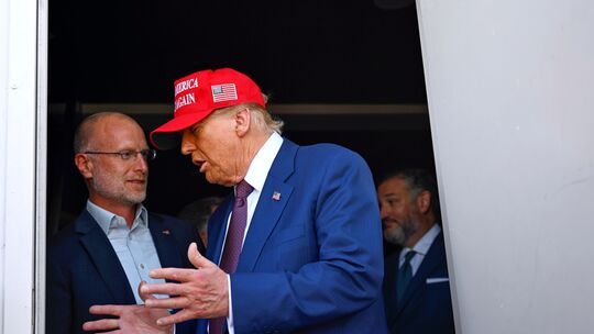 FCC-Chef Brendan Carr und US-Präsident Donald Trump