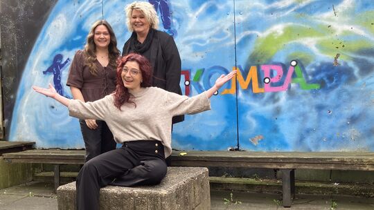 Sophie Weller und Elisabeth Born-Hild (von links, stehend) gehören zusammen mit Kristina Suvorof (Mitte) und Alexandra Trapp (ni