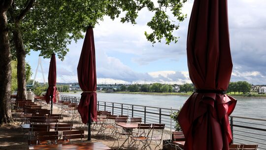 Bis man in den Biergärten von Neuwied sitzen kann, braucht man noch ein wenig Geduld.