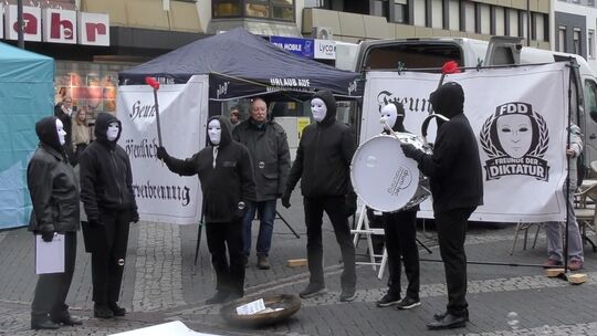 Die inszenierte Bücherverbrennung sorgte für Aufsehen und Irritation – was von den Initiatoren sicher so beabsichtigt war.