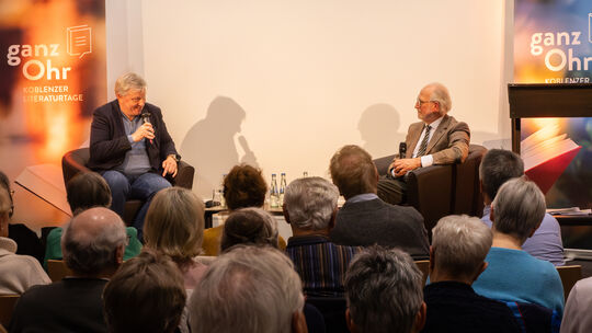 Ein Abend, der Lust macht auf unsere Sprache: Professor Roland Kaehlbrandt (rechts) im Gespräch mit RZ-Chefredakteur Lars Hennem