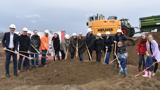 Spatenstich zum 9,5-Millionen-Euro-Projekt in Kruft. Die neue Kita soll Ende 2027 fertig sein.