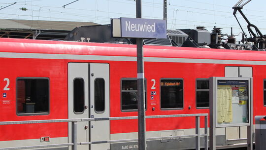 Wegen eines Polizeieinsatzes musste der Bahnhof Neuwied am Sonntagvormittag zeitweise gesperrt werden. (Symbolbild)