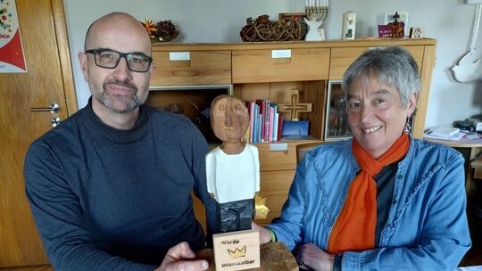 Die ersten Trauerbegleiter der Pfarrei St. Martin, St. Damian Rhein-Lahn: Matthias Lambrich und Ulrike Schneider. In der Mitte d