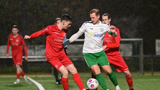 Mirco Koll (am Ball) gelang der erste Treffer für Oberwinter in diesem Jahr. Allerdings war das Tor zum 1:3 gegen den Tabellenfü