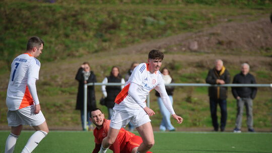 Der SC Idar-Oberstein II war gegen den SC Birkenfeld meistens obenauf. Hier setzen sich Elias Hahn und "Pippo" Schneider durch.