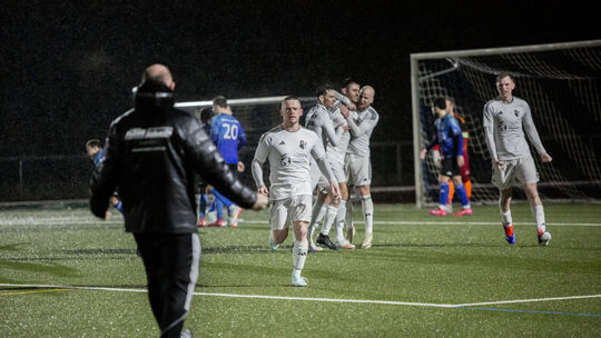 Jubel beim SV Binningen (in Weiß) nach dem Siegtor von Marvin Weckbecker in der 86. Minute. Binningen gewann mit 1:0 bei der Spv