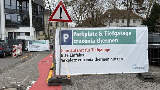 Der Parkplatz vor dem Haus des Gastes ist gerade in allerlei Munde, weil sich Stadt und Kurhaus nicht einigen.