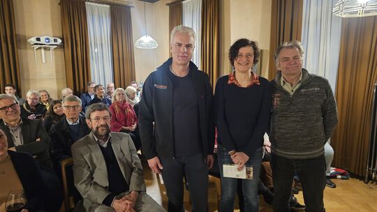 Christian Wild (links), Vorsitzender der Kasino-Gesellschaft Idar, Dorothea Weber, Autorin und Regisseurin von High Noon, und Th