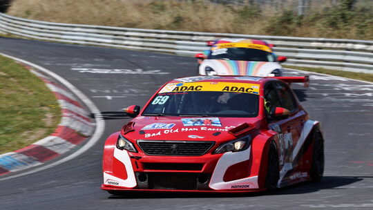 Der Peterslahrer Rolf Weißenfels strebt in diesem Jahr nach seinem 50. RCN-Klassenerfolg. In der Klasse RS2a tritt der Peugeot-P