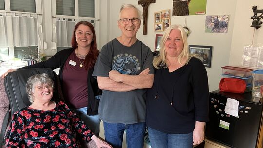 Andrea Beugmann (links) und Dieter Hacke sind die Rentner in der Wohngruppe. Sie fühlen sich wohl im Haus Elisabeth. Für ihre Be