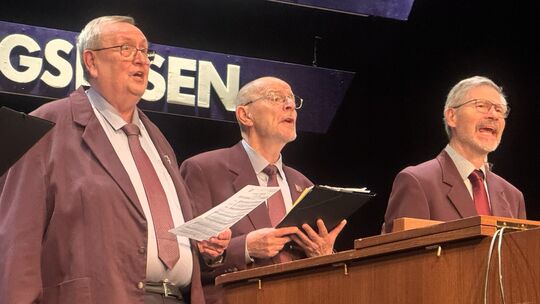 Der gastgebende Chor MGV Sangeslust Birken-Honigsessen gefiel ausnehmend gut mit seinen Liedvorträgen unter dem temperamentvolle