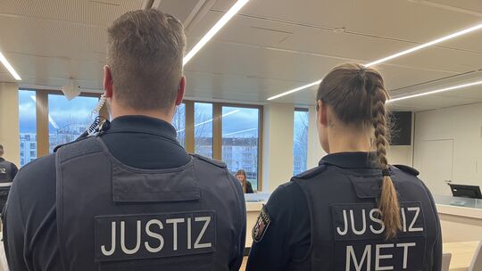 In dem Verfahren gegen zwei Angeklagte aus Bremen, denen unter anderem zwei bewaffnete Überfälle auf Hunsrücker Tankstellen vorg