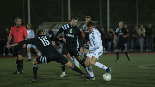 Für den TuS Treis-Karden (in Weiß) und den SV Müden (Szene aus dem 0:0 in der Hinrunde, Rückspiel am 13. Mai in Müden) hat das F
