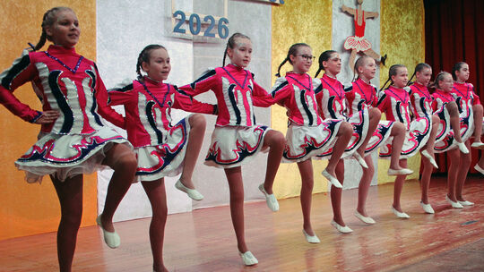 Gardegruppen zeigten nochmals ihre für die närrische Jahreszeit einstudierten Tänze.