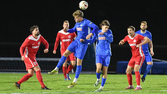 Die SG Eintracht Bad Kreuznach (blaue Trikots) und die SG Hüffelsheim sind in der Verbandsliga Südwest beheimatet. Unter anderem