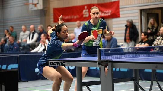Auch Shi Qi (links) und Elena Kuzmina mussten sich im Heimspiel der TTG Bingen geschlagen geben.