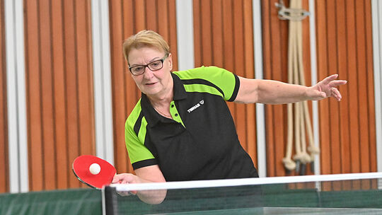 Ein Punkt fehlte Elfriede Stephan (in Aktion) und ihrer Doppelpartnerin Sabrina Wohlfahrt zum Punktgewinn in Altenkirchen.