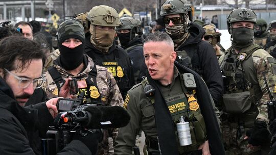 Frau stirbt nach Schüssen eines ICE-Beamten in Minneapolis