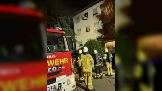 Einsatzkräfte der Freiwilligen Feuerwehr Bad Kreuznach löschten am Montagabend einen Küchenbrand in einem Mehrfamilienhaus in de