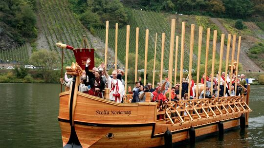 Das Weinschiff „Stella Noviomagi“ ist ein Nachbau eines römischen Frachtschiffes.
