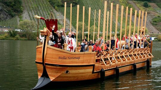 Das Weinschiff „Stella Noviomagi“ ist ein Nachbau eines römischen Frachtschiffes.