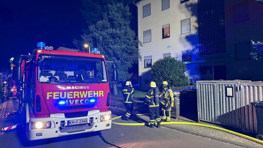 Einsatzkräfte der Freiwilligen Feuerwehr Bad Kreuznach löschten am Montagabend einen Küchenbrand in einem Mehrfamilienhaus in de