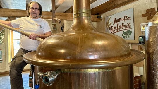 Michael Heuser hat in der Munruffer Bierfabrik alles mit eigener Hände Arbeit renoviert und gebaut - sogar den schmucken Braukes