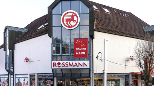 Die Rossmann-Filiale in der Bad Marienberger Innenstadt ist ein Kundenmagnet. Die Stadtspitze und die Werbegemeinschaft bedauern
