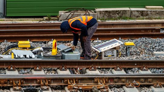 Neue elektronische Stellwerke für die Riedbahn