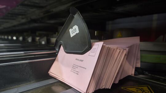 Bei vielen Koblenzern liegen zu Hause die Wahlbriefe zur Landtagswahl rum, sofern sie nicht schon ausgefüllt und in den Briefkas