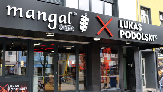 Ab Samstag sollen sich hier die Spieße endlich drehen – der neue Mangal-Döner in der Langendorfer Straße. Als Entschuldigung gib