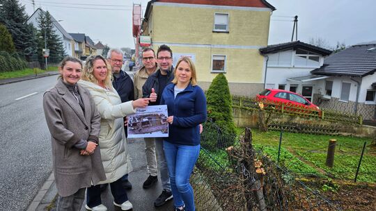 Mehr Parkraum, mehr Sicherheit, weniger Stress an der Ortsdurchfahrt: Jens Fickinger wirbt in Martinstein für sein neues Vorhabe