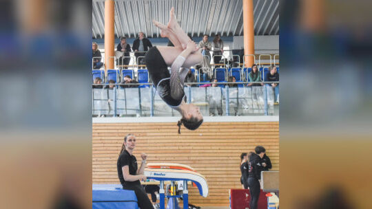 Starker Abgang vom Schwebebalken: Anna-Marie Weyd vom MTV Bad Kreuznach überzeugte bei den Gaumeisterschaften und gewann ihre Le