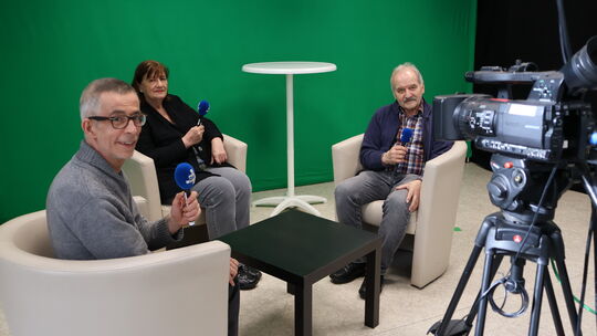 Andreas Fischer (von links), Brigitte Neumann und Hans Poredda kümmern sich mit Herzblut um den Seniorenpodcast der Deichstadt.