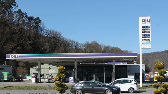 Die Oil-Tankstelle in Nievern war das Ziel eines Überfalls. Die Staatsanwaltschaft verdächtigt einen 20 Jahre alten Mann, der zu