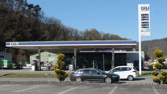 Die Oil-Tankstelle in Nievern war das Ziel eines Überfalls. Die Staatsanwaltschaft verdächtigt einen 20 Jahre alten Mann, der zu