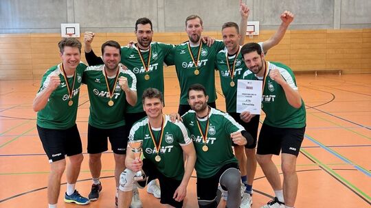 Starker Auftritt in Hanau: Die Routiniers der Westerwald Volleys sicherten sich die Ü35-Südwestmeisterschaften und treten im Mai