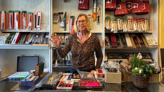 Inge Seebauer in ihrem Laden in der Baumgartenstraße: 46 Jahre hat sie den Laden mitgeführt, nun ist endgültig Schluss.