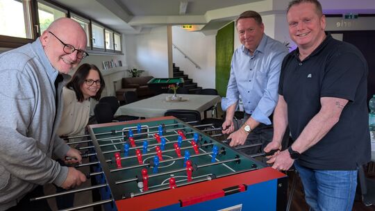 Das Team der Jugendpflege freut sich zusammen mit Bürgermeister Joachim Brenner (2. von rechts) über die neuen Möglichkeiten, di