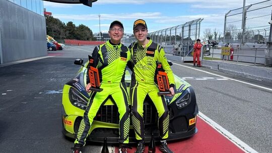 Gemeinsame Freu(n)de: Willi Kühne (links) und Cedric Fuchs landeten in der PRO/AM-Wertung in der GT4 Winter Serie in der Endabre