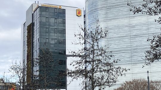 Das Super-8-Hotel im Hochhaus in der Koblenzer Clemensstraße wird nun von der britischen Hotelkette Premier Inn betrieben.