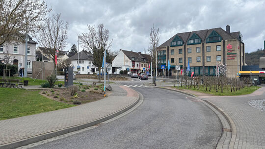 Der linke der beiden Gehwege entlang des Kurfürstendamms soll künftig für den Radverkehr freigegeben werden, um eine direkte Ver