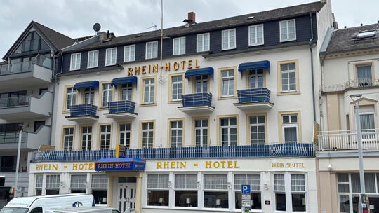 Das Rheinhotel in Andernach befindet sich in der Nähe des historischen Rheintors.