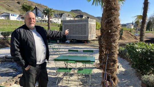 Die Rippchenhütte steht am Rand des neuen Palmengartens auf dem Campingplatz in Pommern. Michael Zielfeldt will hier ein mediter