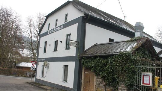 Pro oder Contra Bordell im alten Bierhaus bei Arzbach? Der Gemeinderat wehrt sich gegen den Prostitutionsbetrieb und will nun ei