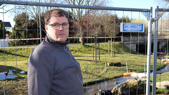 Christian Galle ist der Ortsbürgermeister von Kisselbach. Er hat die Einsatzkräfte über einen Ölfilm im Simmerbach benachrichtig