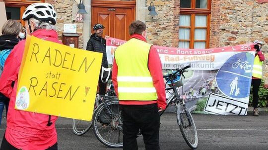 Die Initiative Radweg Jetzt hat schon mehrere Demonstrationen im Buchfinkenland und in Montabaur organisiert, um auf ihr Anliege