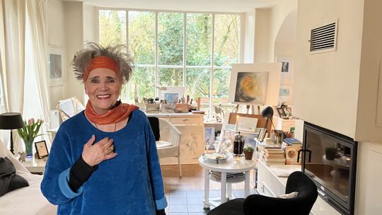 Ihr Atelier ist gleichzeitig ihr Wohn- und Wohlfühlort: Cornelia Kemper-Herlet ist im Waldhaus in Moselkern daheim.